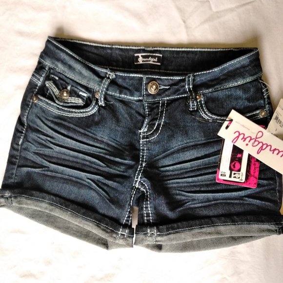 NWT SOUNDGIRL JEAN SHORTS SZ 5 - Picture 1 of 3